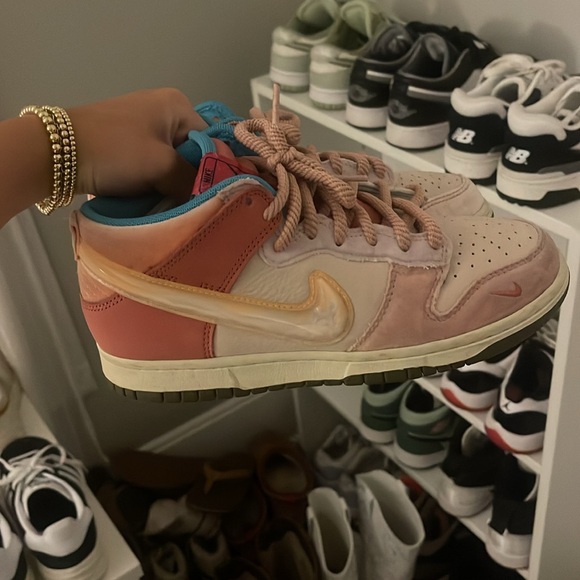 Strawberry Milk dunks mid - Picture 2 of 2